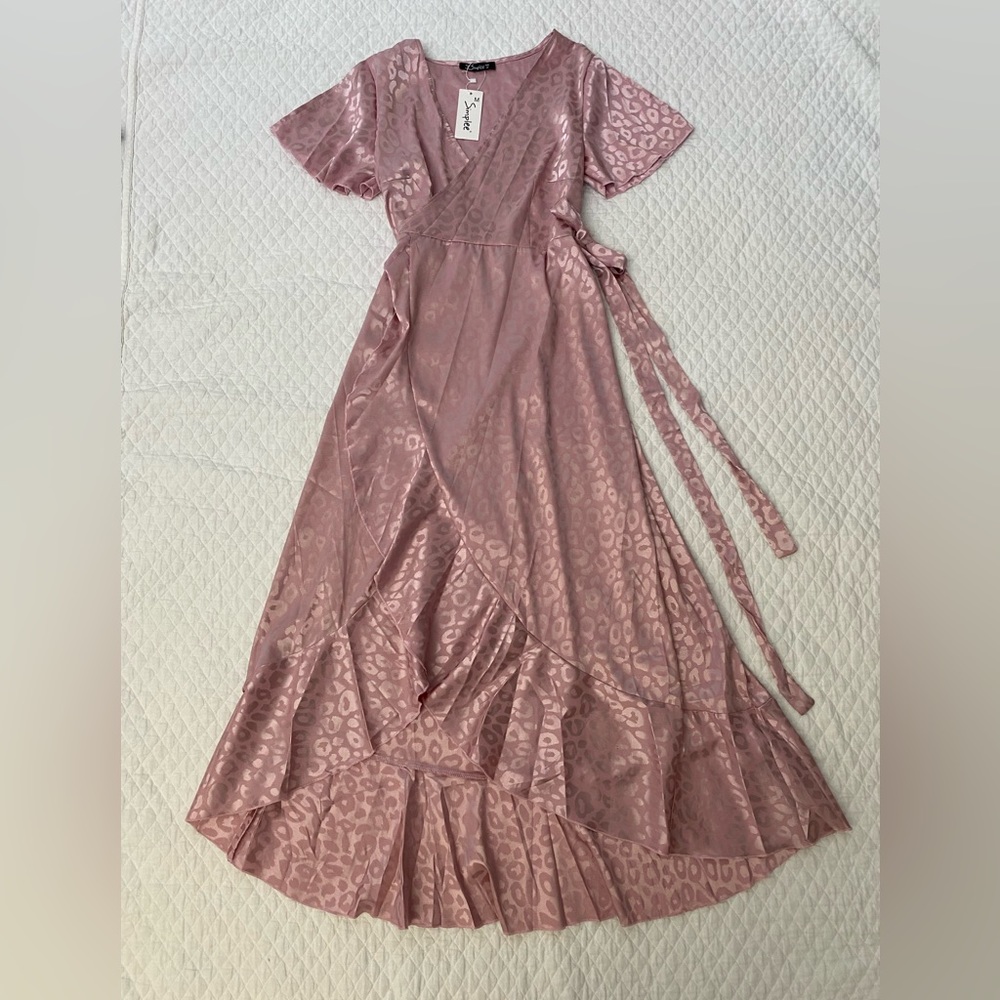 Simplee lavender leopard pint wrap dress. Size M. New with tags.